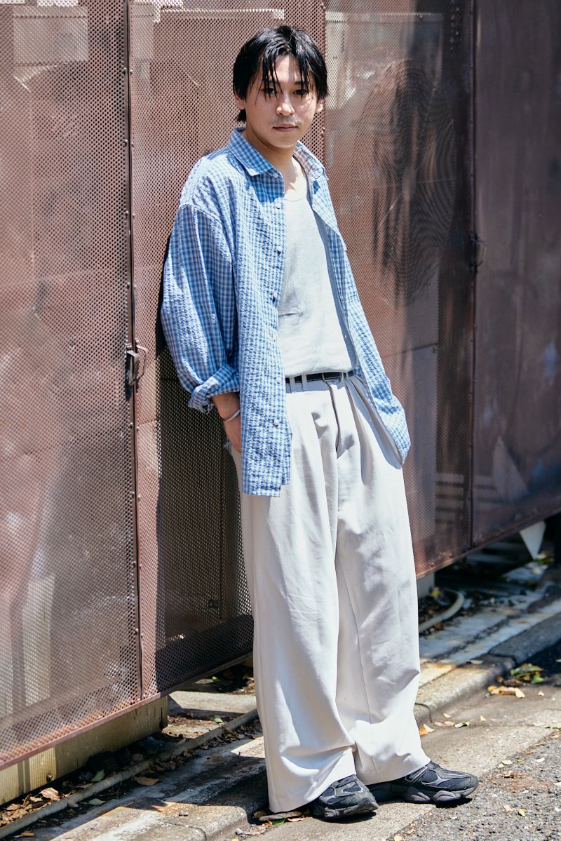 シャツ＝ネイカー　カットソー＝ユニクロ　パンツ＝ダブリューアイエム 　ブレスレット＝不明　シューズ＝ニューバランス