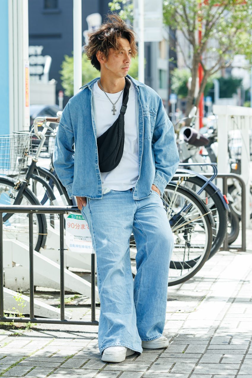「白T×デニム」どう調理する？ 洒落者たちが実践した「無難に終わらせないコーデ術」5選 - 8枚目の画像