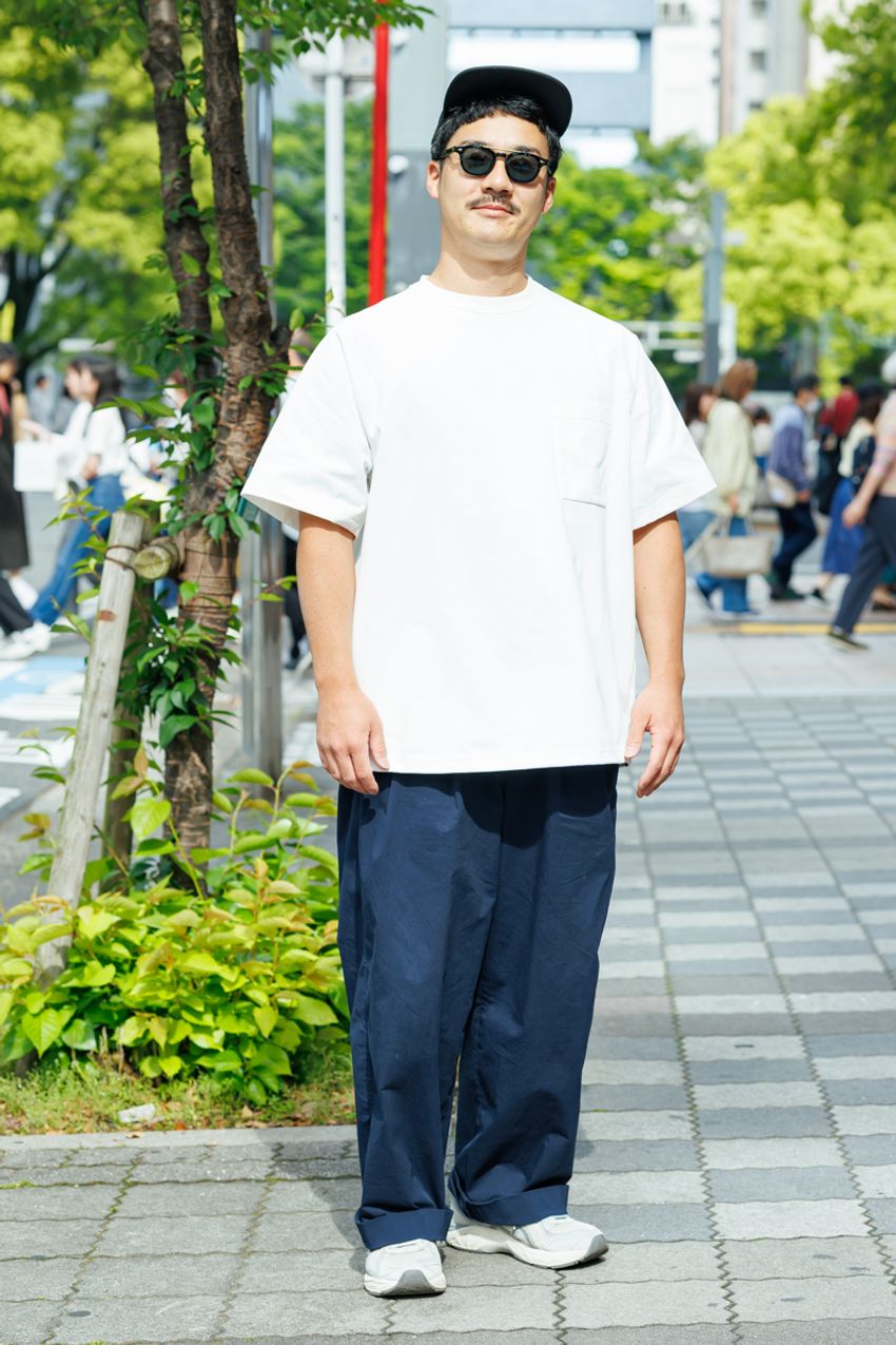 早くも“白Tシャツ”の季節が到来！街のお洒落な5名は定番をどう着こなした？ - 3枚目の画像