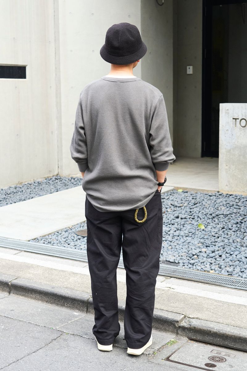 ユニクロのカットソーコーディネート | 260510-1609-24 ヤスヒロ 5枚目の写真