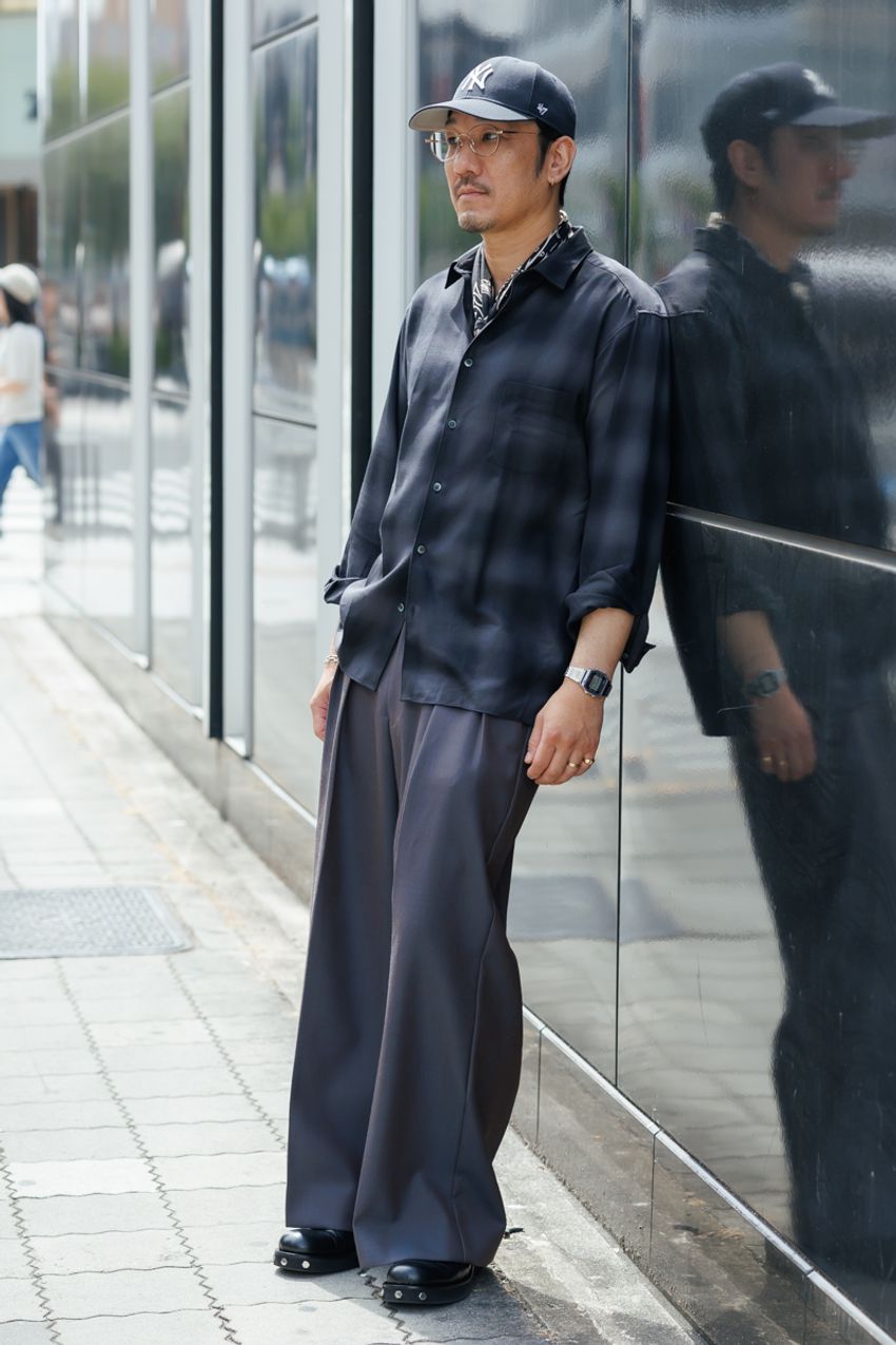 スラックスは「ワイドでキレイめ、クリース入り」が流行中！ 大人が取り入れるべき夏パンツ - 3枚目の画像