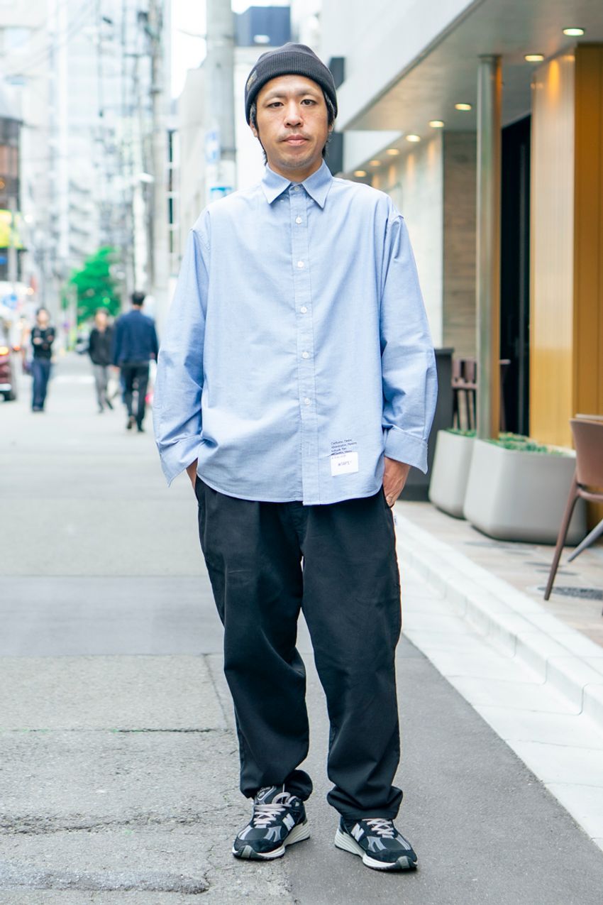 シャツは“大きめ”をタックアウト派が多数。大人の余裕で魅せた5人の着こなし好例をスナップで - 3枚目の画像
