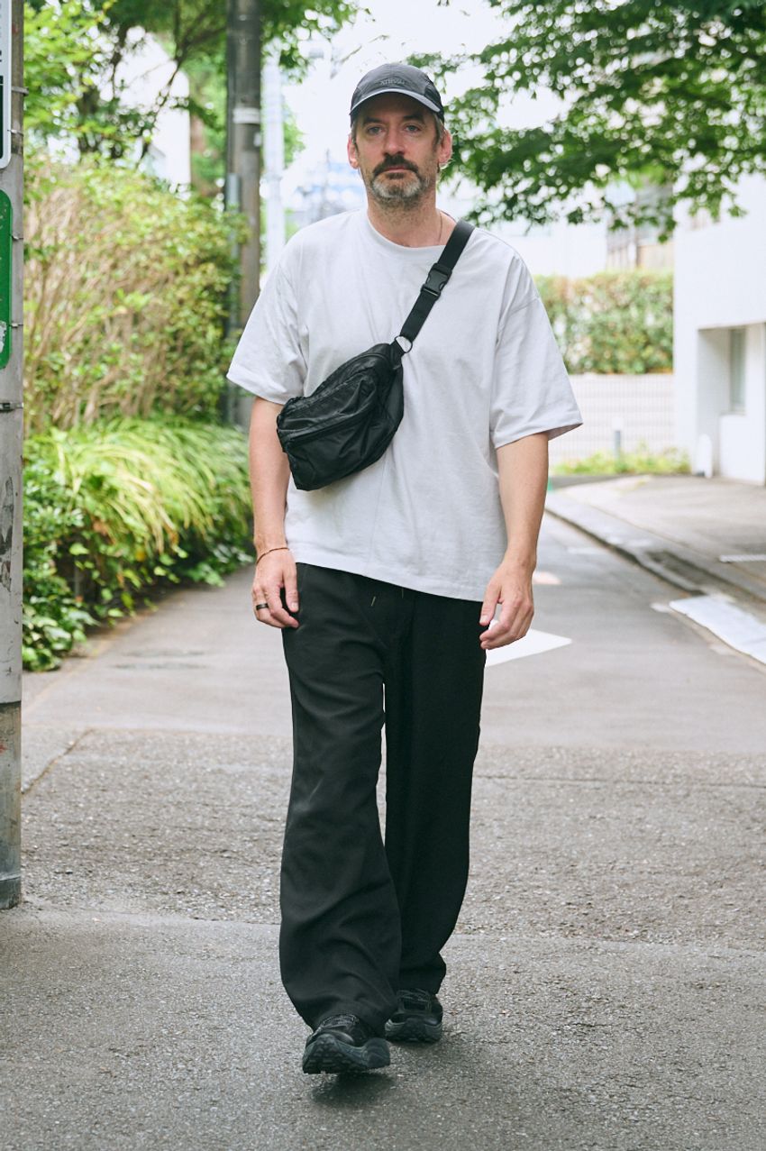 50代以上の“Tシャツ”コーデ5選！ 足し引き上手な着こなしテクを洒落者たちから学ぶ - 3枚目の画像