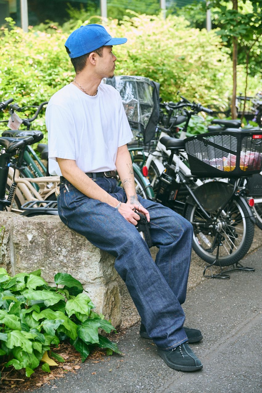 ユニクロ、ヘインズ、チャンピオンetc. シンプルな「白T」を1枚で格好よく着る大人たち - 3枚目の画像