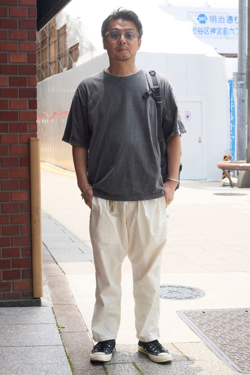 【40代】大人の「白パン攻略術」をスナップで調査！共通項は“シンプルさと清潔感“” - 14枚目の画像