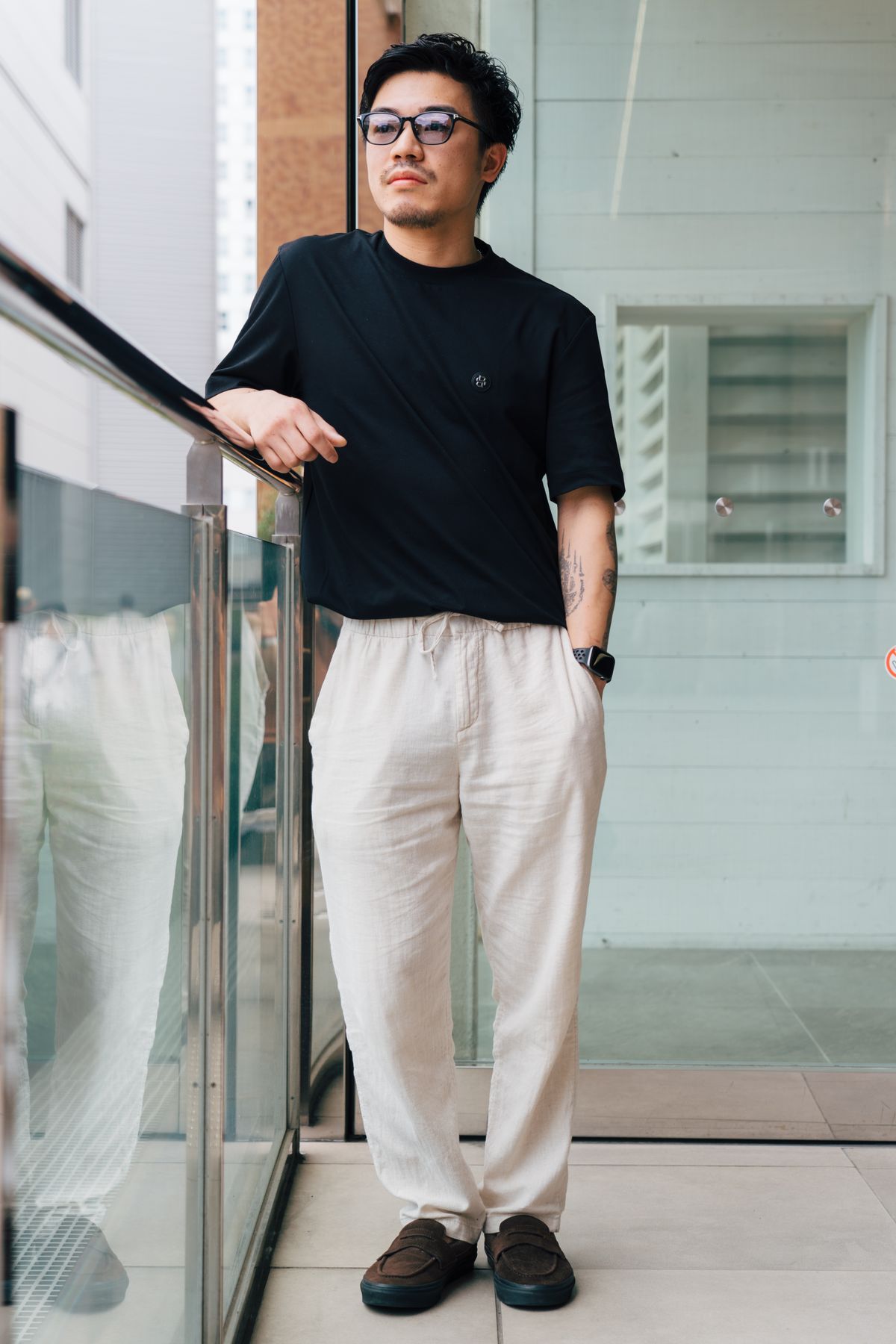 眼鏡 トムフォード  ネックレス グッチ  Tシャツ ボス  パンツ エイチアンドエム  腕時計 アップル  シューズ ヴァンズ