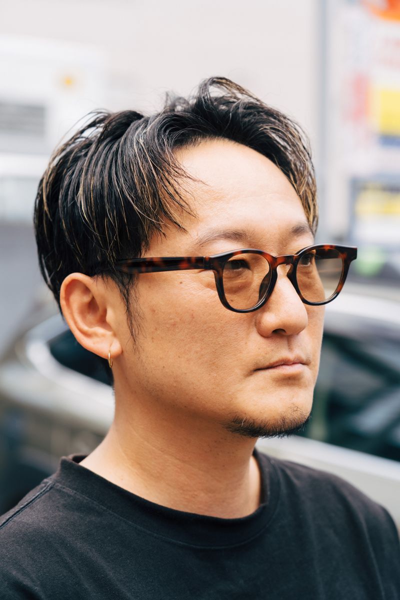 ニシモトイズザマウスのTシャツコーディネート | 260628-1001-28 奧山祐介 5枚目の写真