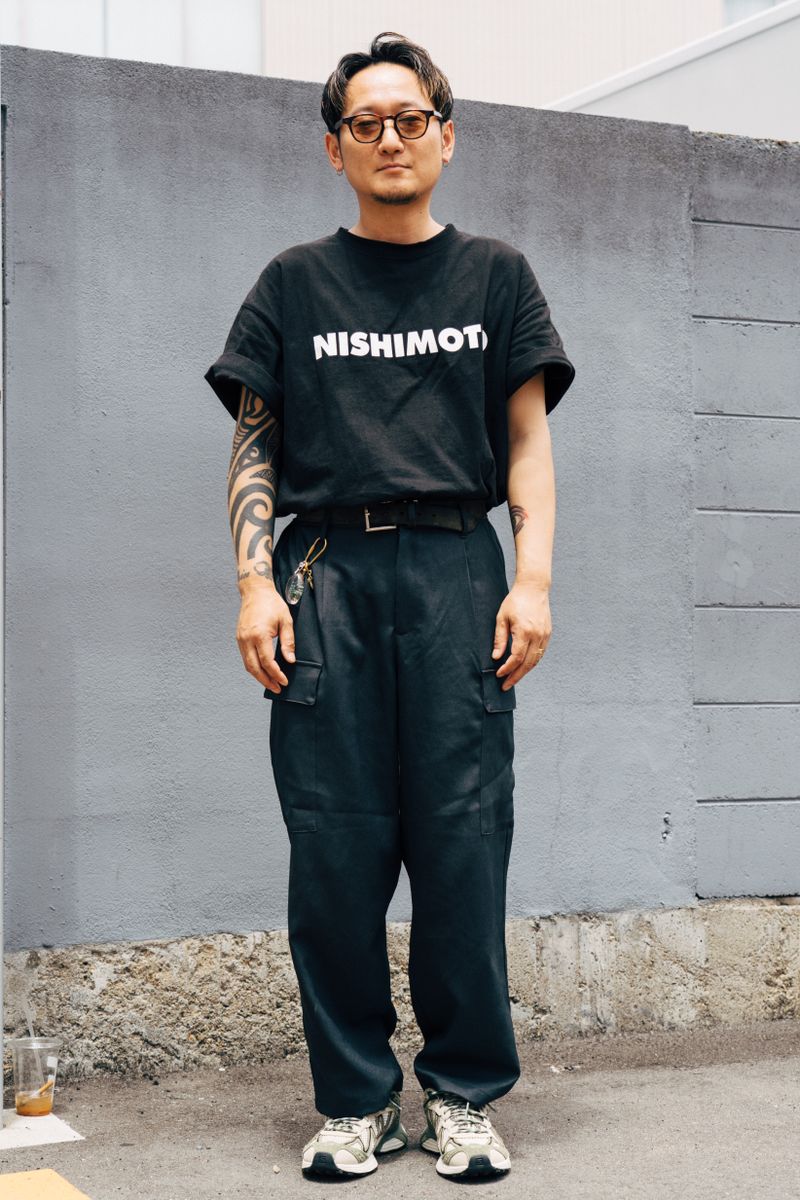 ニシモトイズザマウスのTシャツコーディネート | 260628-1001-28 奧山祐介