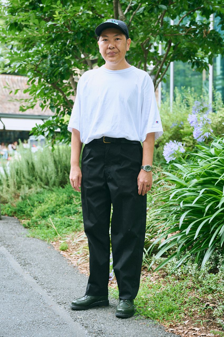 「Tシャツ＆ロンT」はタックイン！ 40歳オーバーがこぞって実践する“清潔感を生むテクニック” - 6枚目の画像