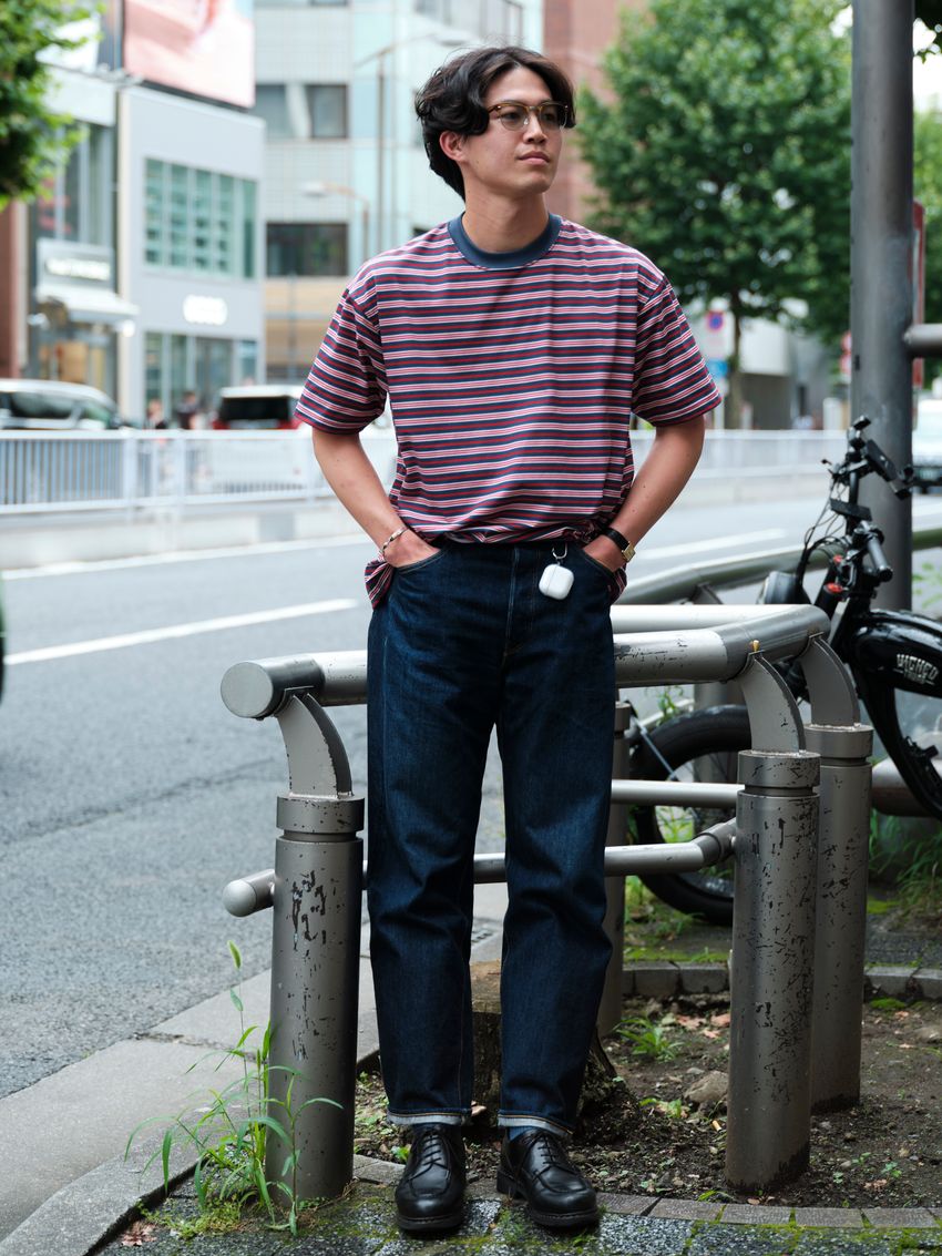 洒落者たちが実践している「デニム×革靴」。足元で大人っぽく魅せた5人の好例 - 3枚目の画像