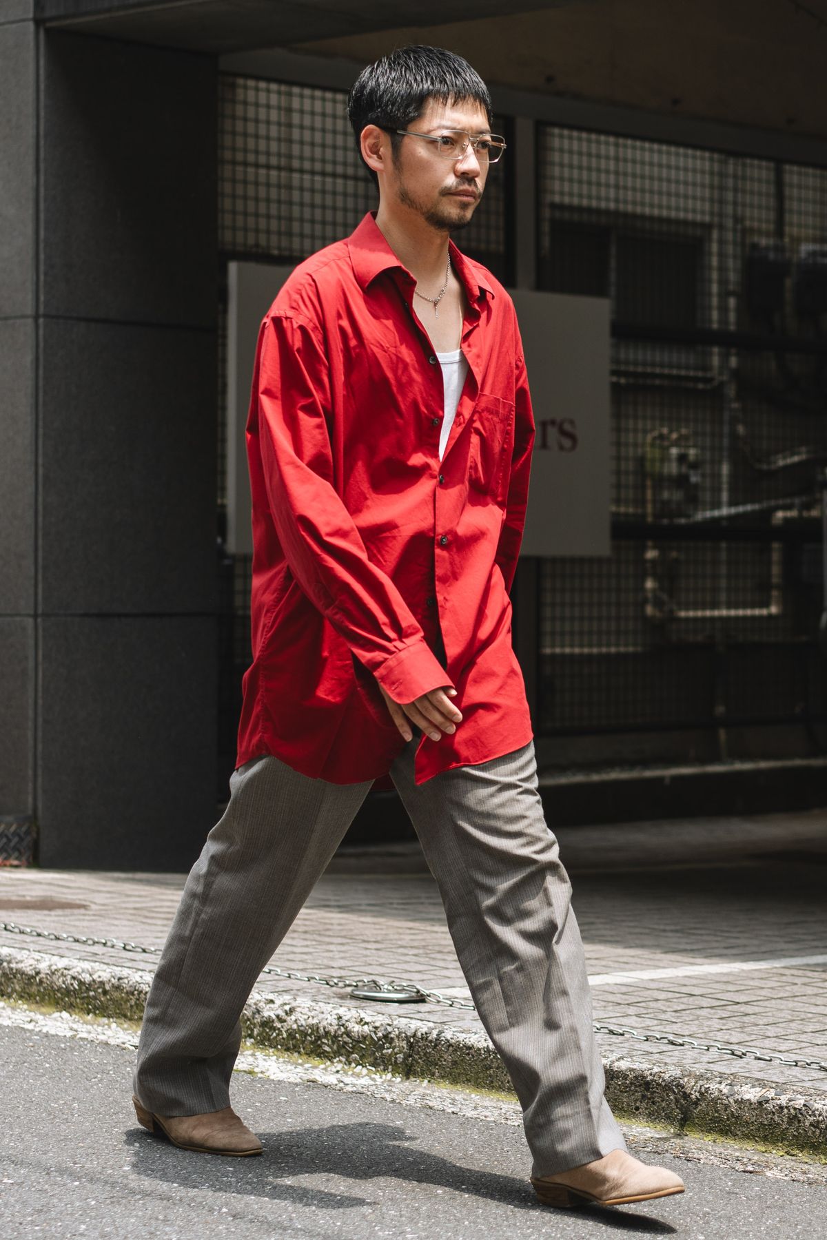 眼鏡 古着  ネックレス ハンドメイド  シャツ 古着  カットソー ユニクロ  パンツ 古着  リング ハンドメイド  靴下 不明  シューズ 古着