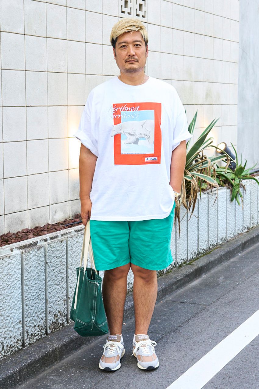 夏の“ショーツ着こなし術”を5人のスナップで！大人のみんなは“派手色”をどう合わせてる？ - 5枚目の画像
