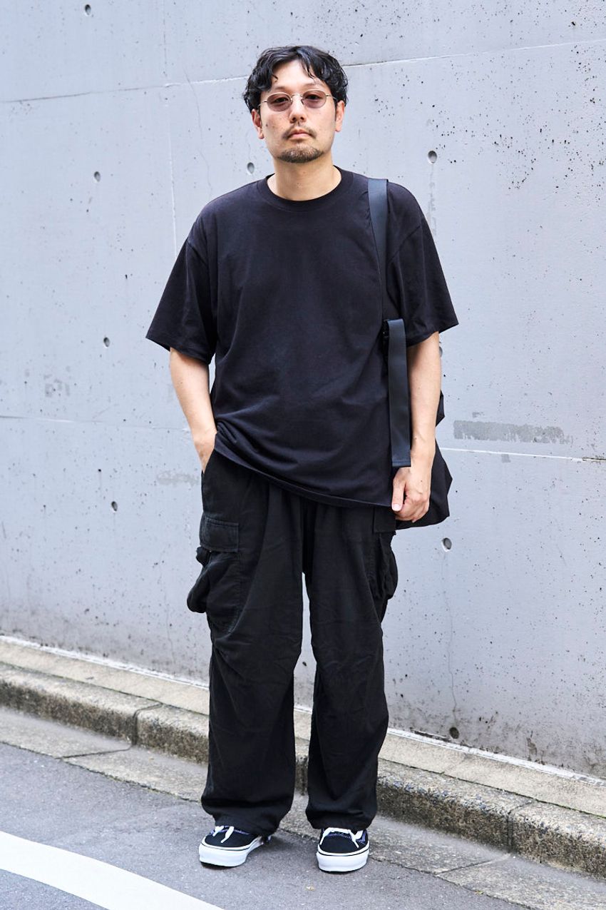 夏こそ重宝する「カーゴパンツ」コーデ5選！ 街角では“ショーツ”も人気だった - 4枚目の画像
