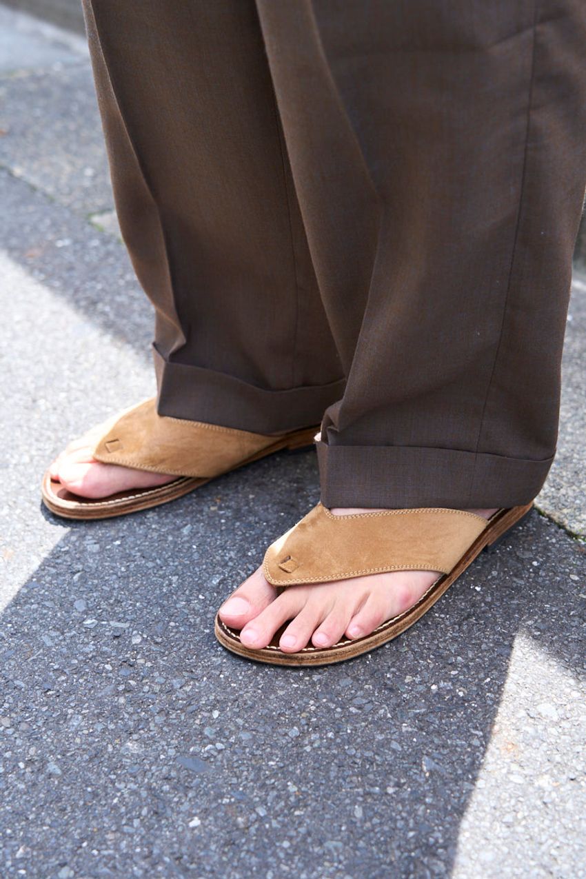 「ワイドパンツ×サンダル」の“黄金コンビ”を街でリサーチ！ ちょうどいい抜け感の作り方 - 11枚目の画像