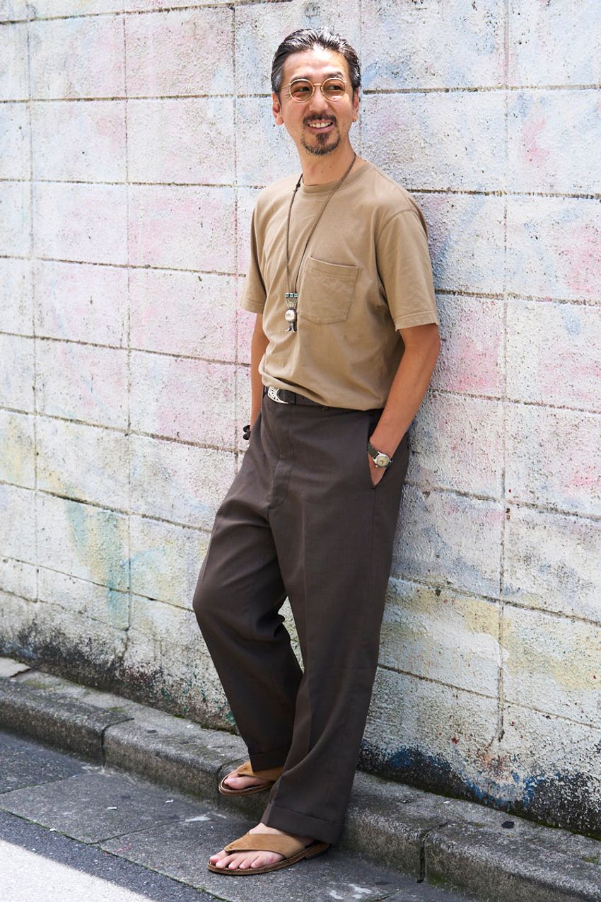 「ワイドパンツ×サンダル」の“黄金コンビ”を街でリサーチ！ ちょうどいい抜け感の作り方 - 10枚目の画像