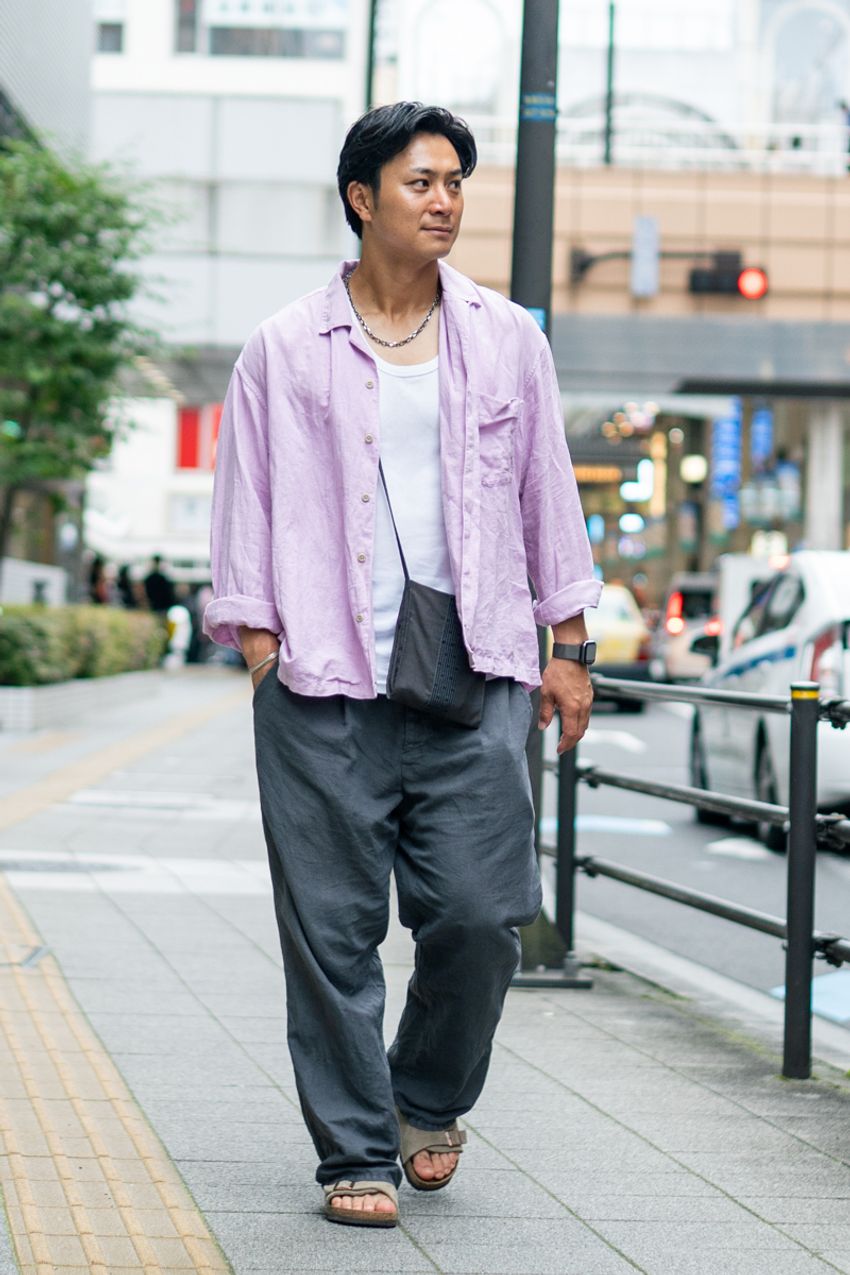 「ワイドパンツ×サンダル」の“黄金コンビ”を街でリサーチ！ ちょうどいい抜け感の作り方 - 7枚目の画像
