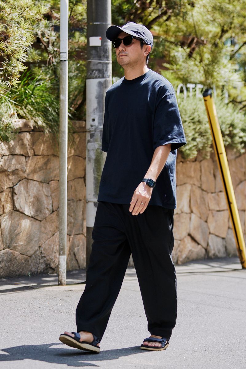 帽子 エブリワン  眼鏡 アイヴォル×ユナイテッドアローズ  Tシャツ エブリワン  パンツ エブリワン  腕時計 アップル  シューズ テバ×エイトン