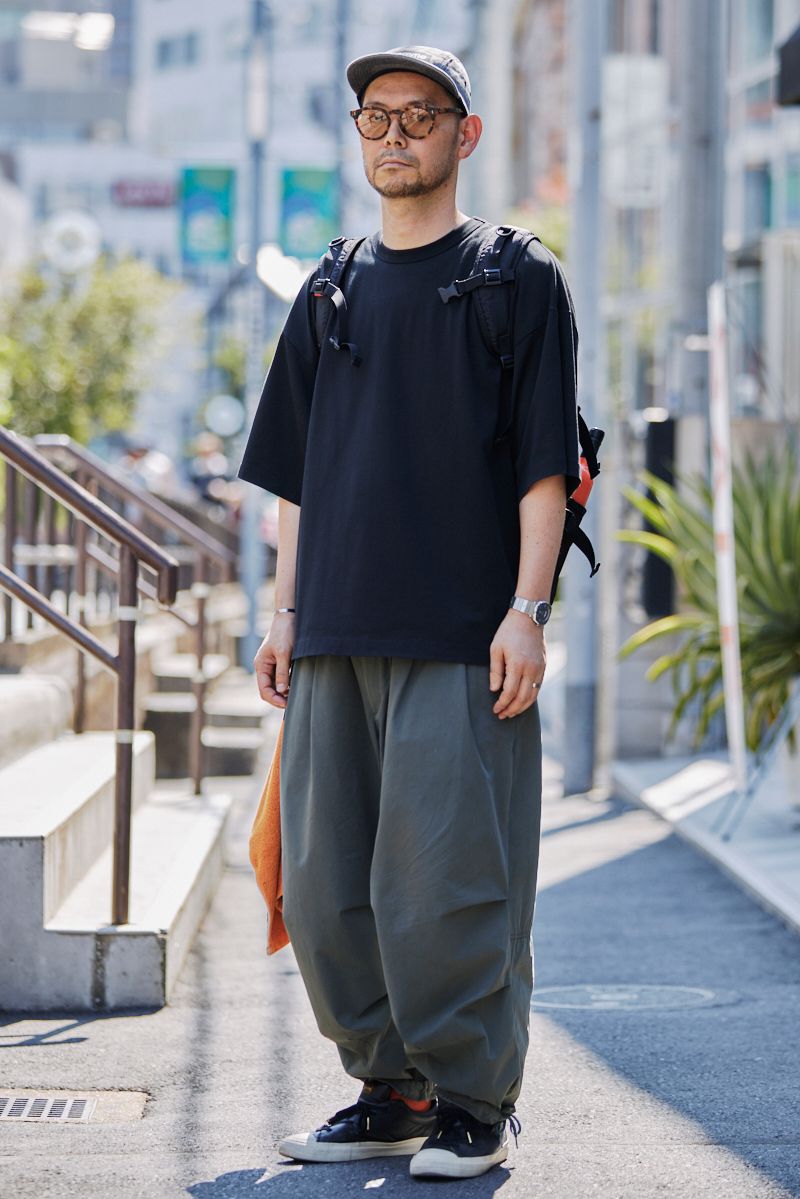帽子 シュプリーム  眼鏡 ゾフ  Tシャツ タイトブース  パンツ タイトブース  バッグ シュプリーム  ブレスレット ノーブランド  腕時計 グッチ  シューズ コンバース