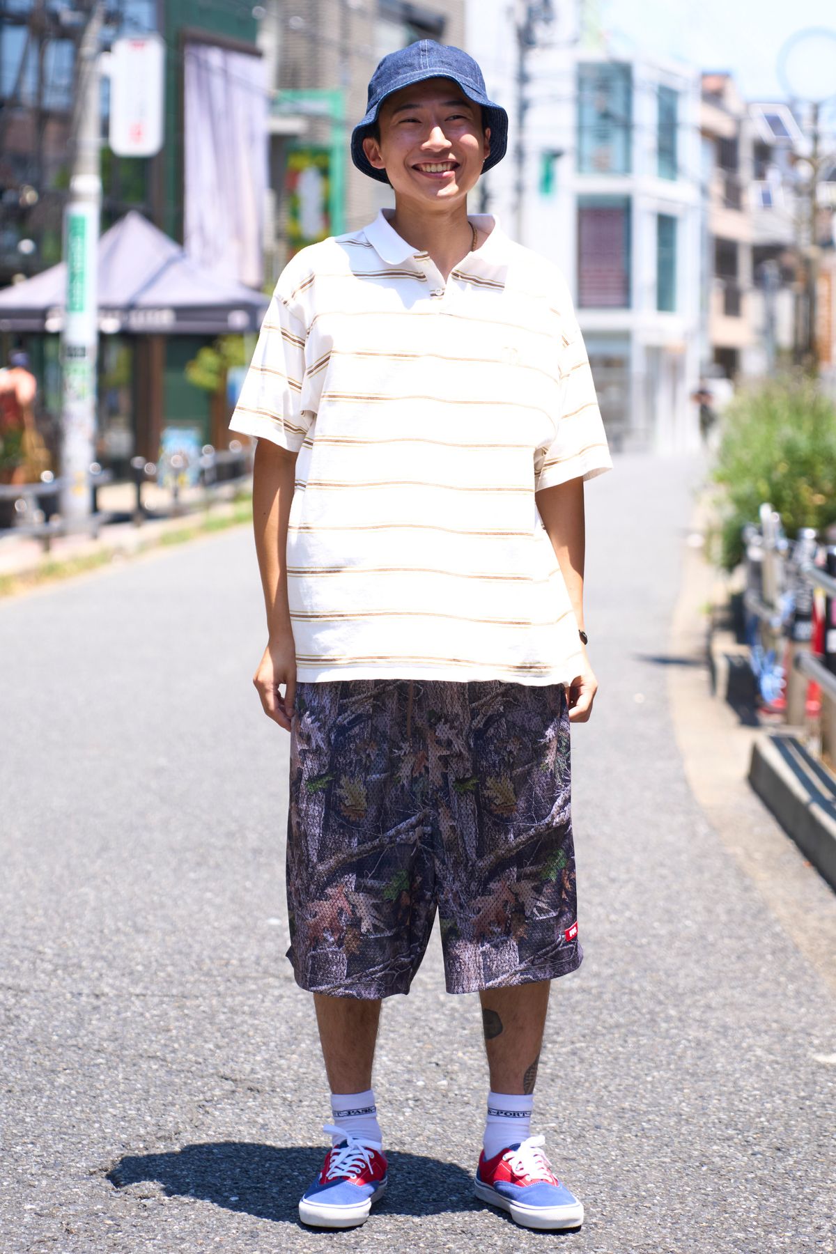 帽子、ポロシャツ、パンツ、靴下＝すべてエフティーシー