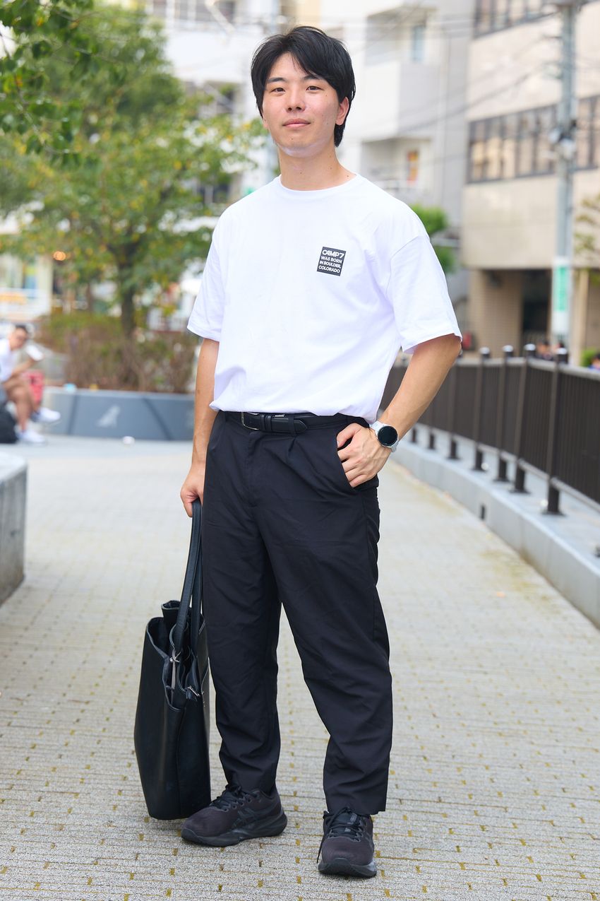 「Tシャツ姿で垢抜けるコツ」は“タックイン”だった！ Tシャツを格上げした洒落者たちのコーデ - 5枚目の画像