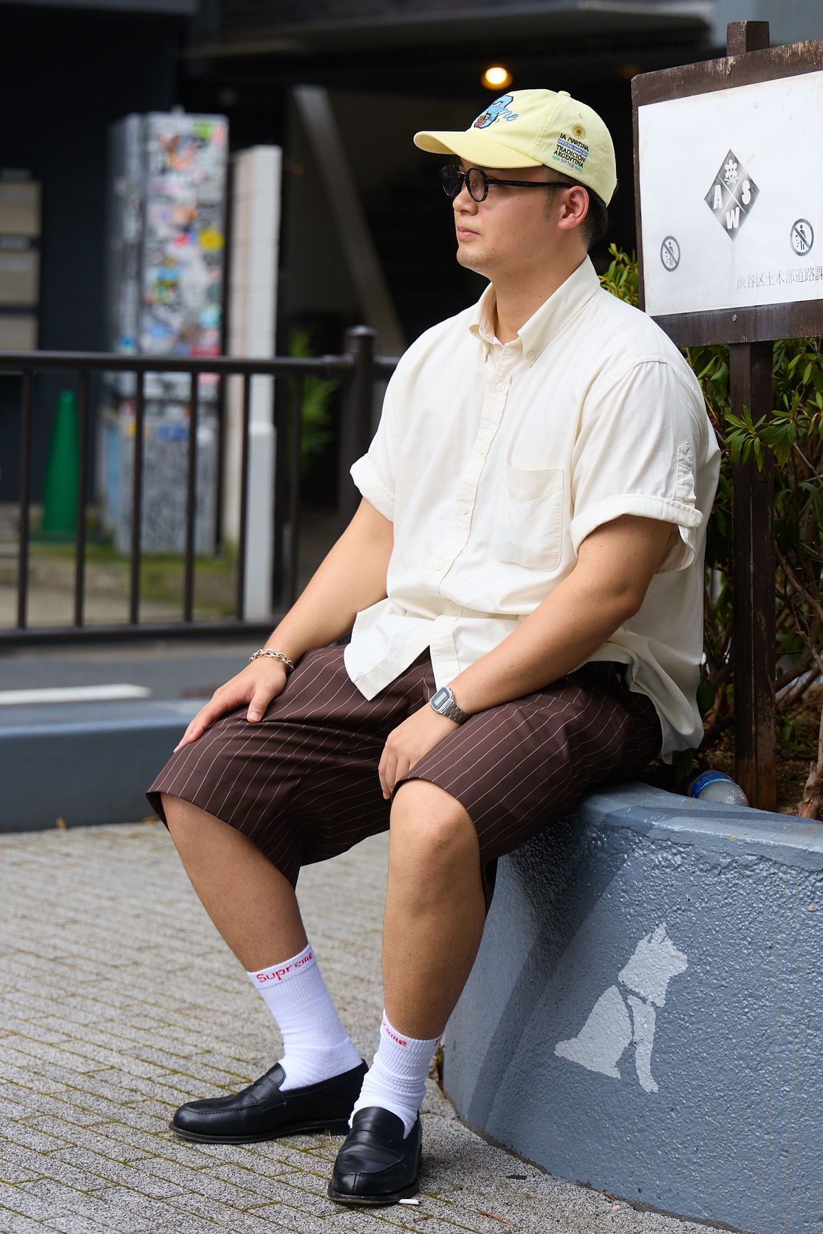 帽子 シュプリーム  眼鏡 ジンズ  Tシャツ ユニクロ  パンツ シュプリーム  ベルト ユニクロ  ブレスレット グラム  腕時計 カシオ  リング ティファニー  靴下 シュプリーム  シューズ ジャランスリウァヤ