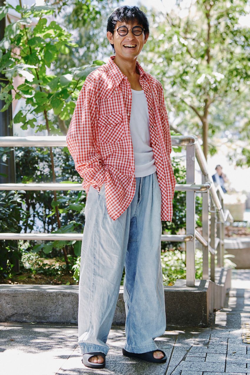 晩夏の大人を涼しげに見せる「フワッと系パンツ」。5名のスナップでその実力を証明！ - 5枚目の画像