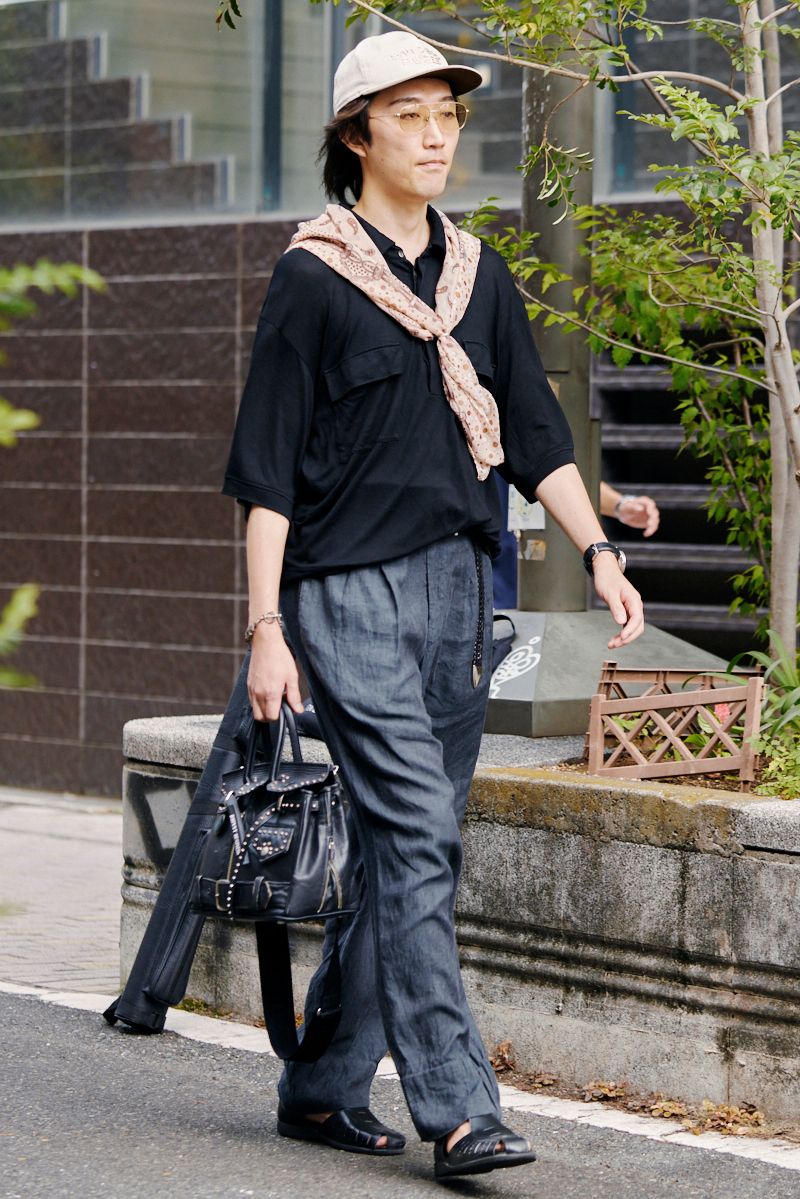 帽子 ニューエラ  眼鏡 ベリーナード  スカーフ 古着  シャツ 古着  パンツ ボス  バッグ ジョニービジネス  腕時計 リベンハム  シューズ 不明