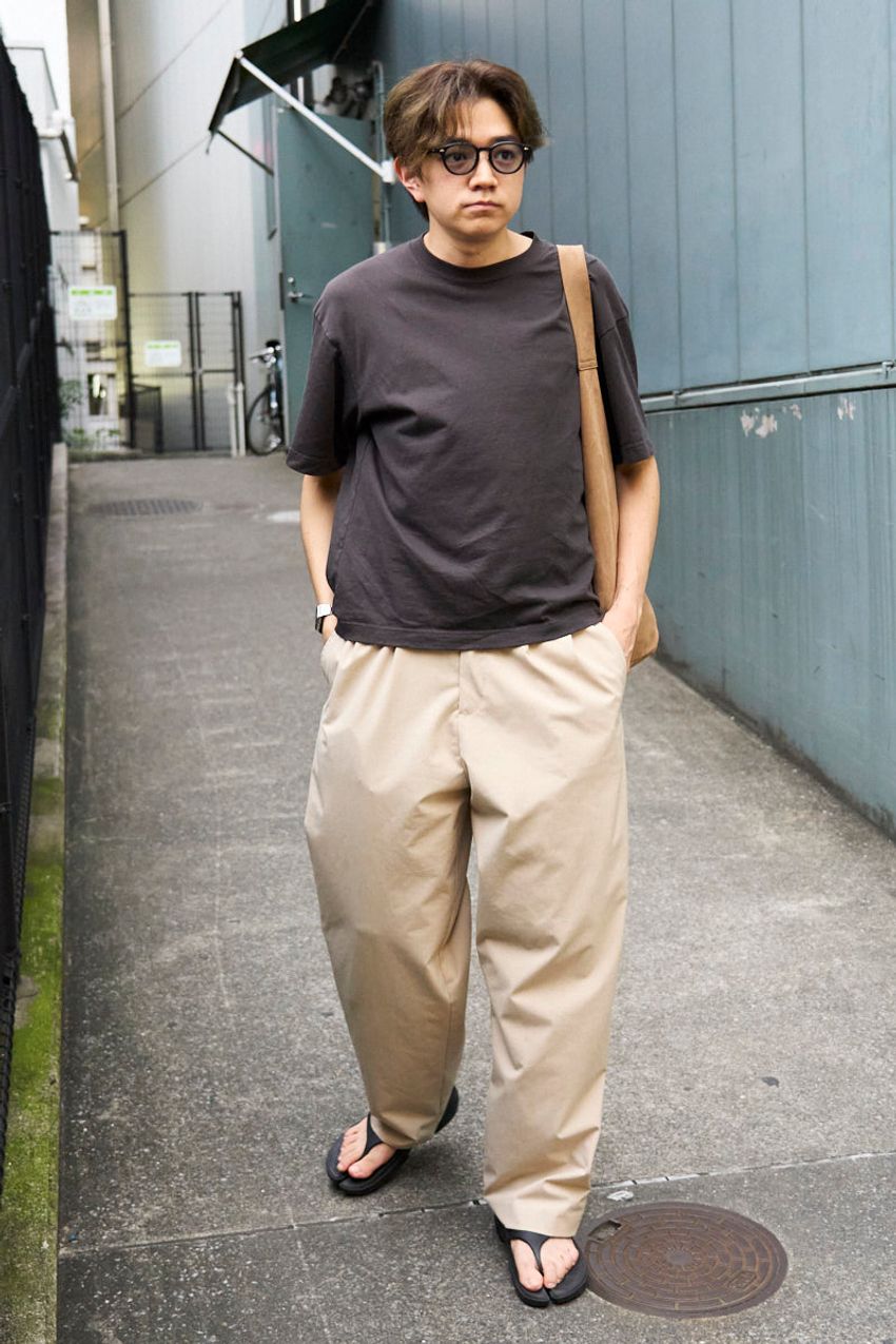 夏の「無地T」スナップ5選！今季は“ジャストサイズ”がトレンド。ユニクロ支持率も好調 - 2枚目の画像