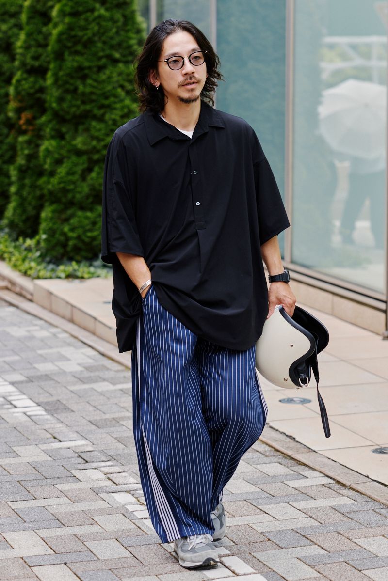 眼鏡 ゾフ  ピアス ノーブランド  シャツ グラフペーパー  Tシャツ ユニクロ  パンツ ニードルズ  ブレスレット ノーブランド  腕時計 カシオ  シューズ ニューバランス