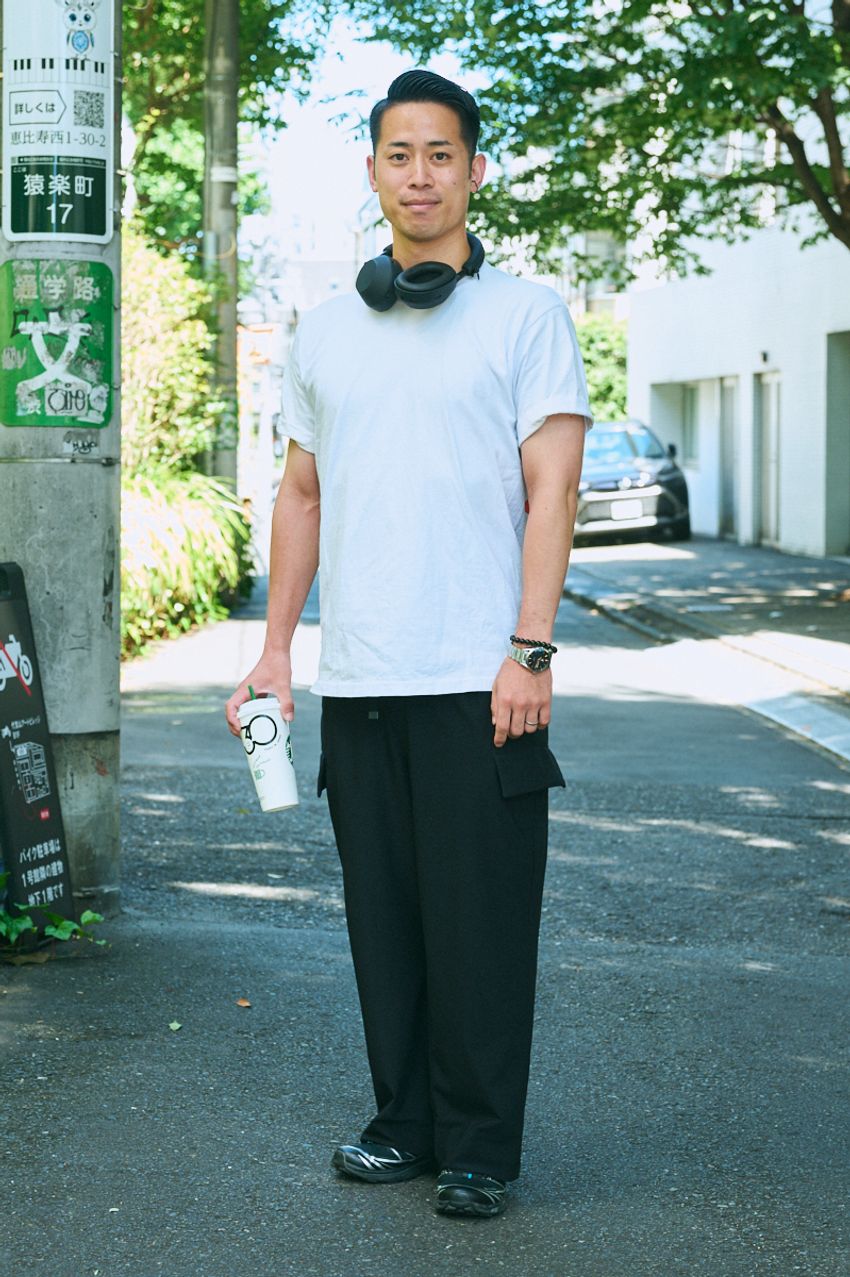 夏の「無地T」スナップ5選！今季は“ジャストサイズ”がトレンド。ユニクロ支持率も好調 - 3枚目の画像