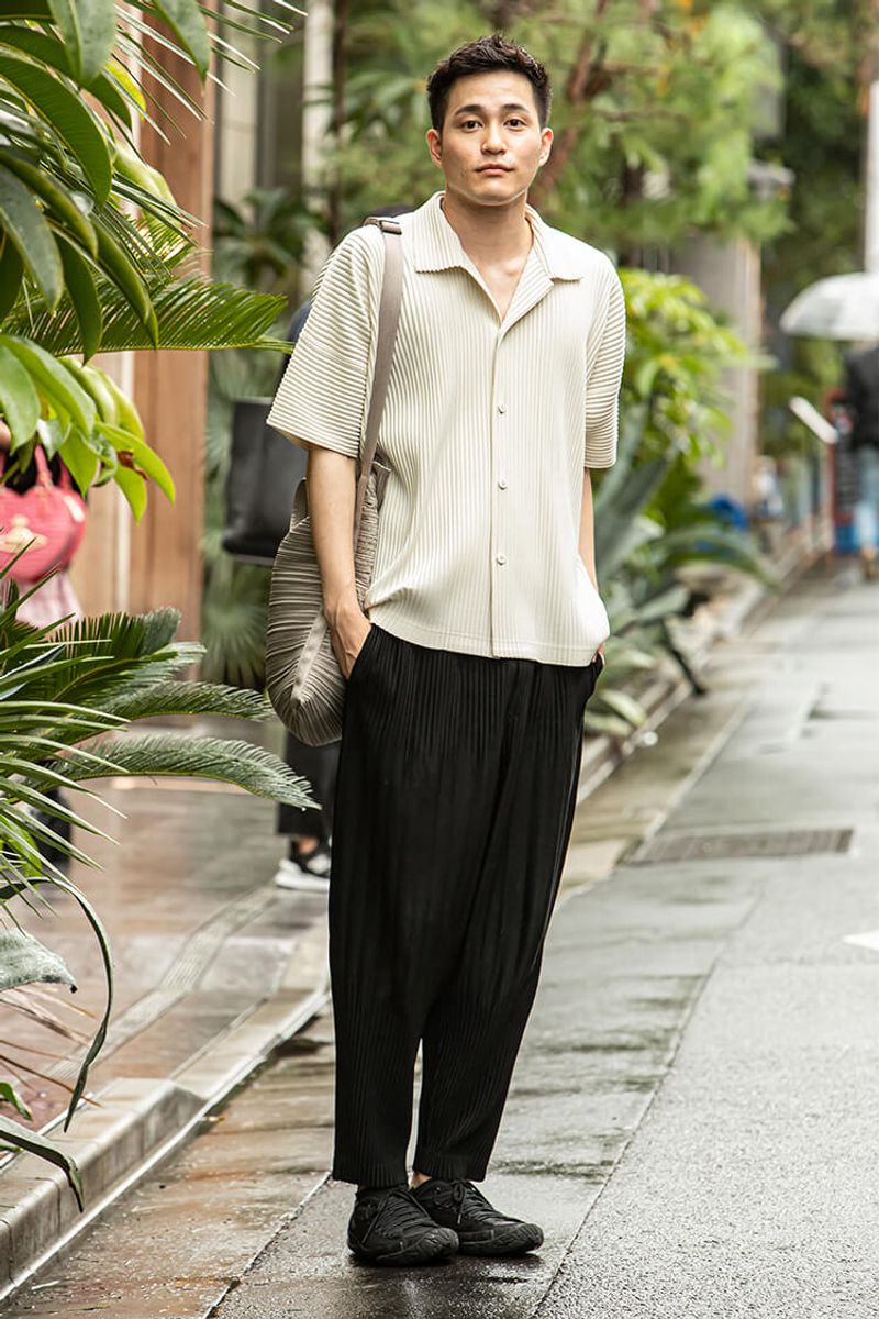 強いブラックと優しいオフホワイト。白黒つけないニュアンスコーデ 堀江将司