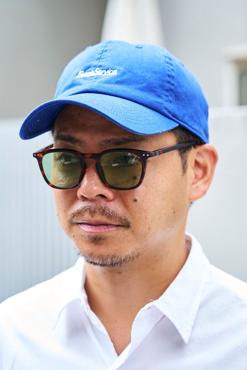 「“淡色パンツ”なら、どんなスタイルでも爽やかに見える説」を立証した5名のスナップ集 - 4枚目の画像