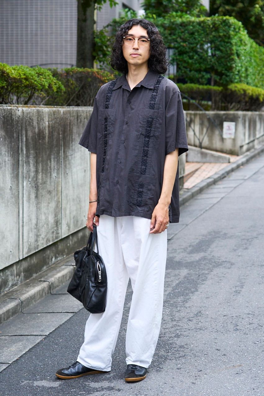 「“淡色パンツ”なら、どんなスタイルでも爽やかに見える説」を立証した5名のスナップ集 - 3枚目の画像