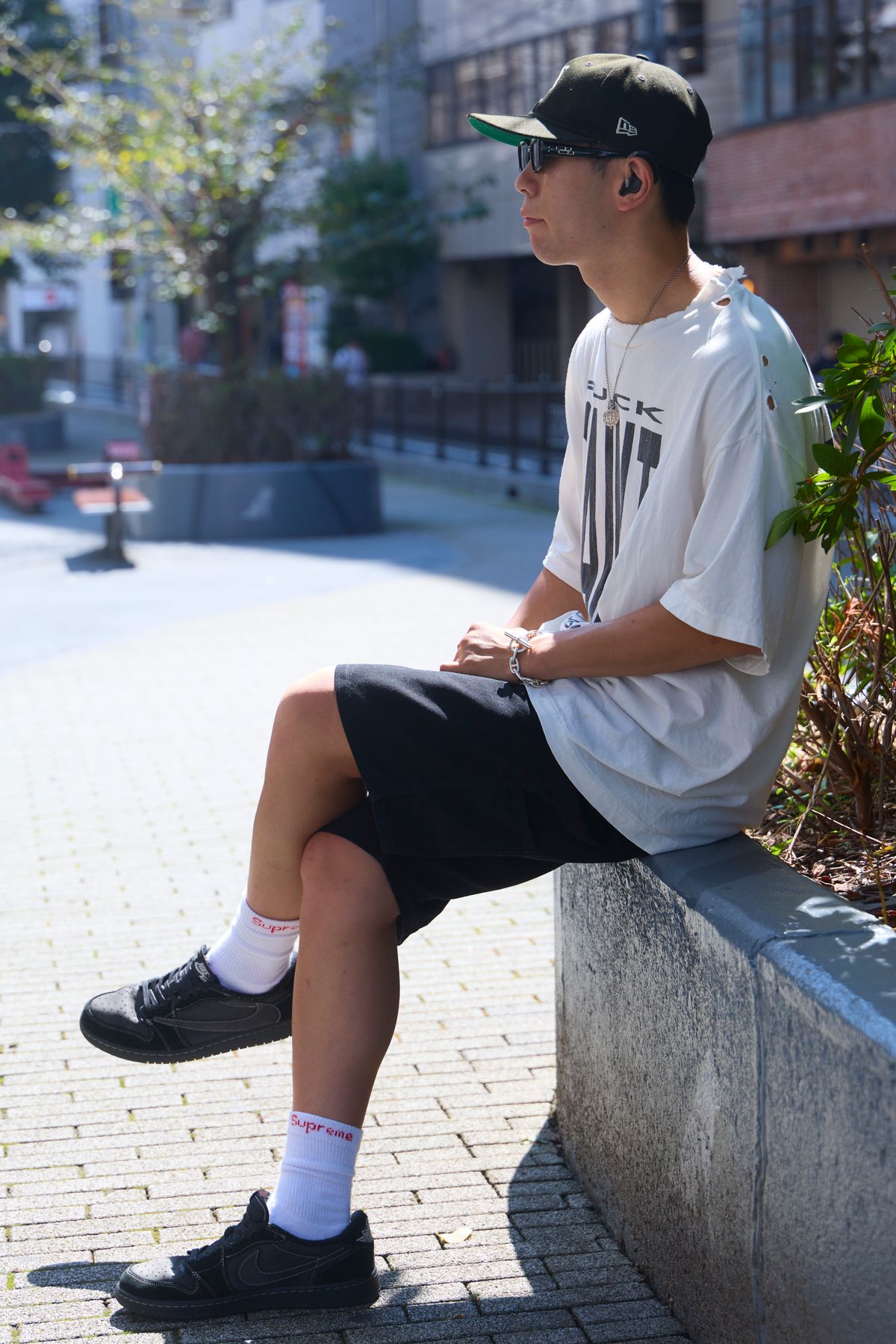 帽子 セントマイケル  眼鏡 ジェントルモンスター  ネックレス クロムハーツ  Tシャツ セントマイケル  パンツ カーハート  ブレスレット エルメス  靴下 シュプリーム  シューズ トラヴィススコット×ナイキ