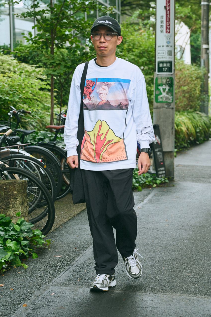 「ロンTをサラッと着る」なら“小物使い”がキモ！ キャップ、腕時計、バッグの合わせ方に注目 - 10枚目の画像