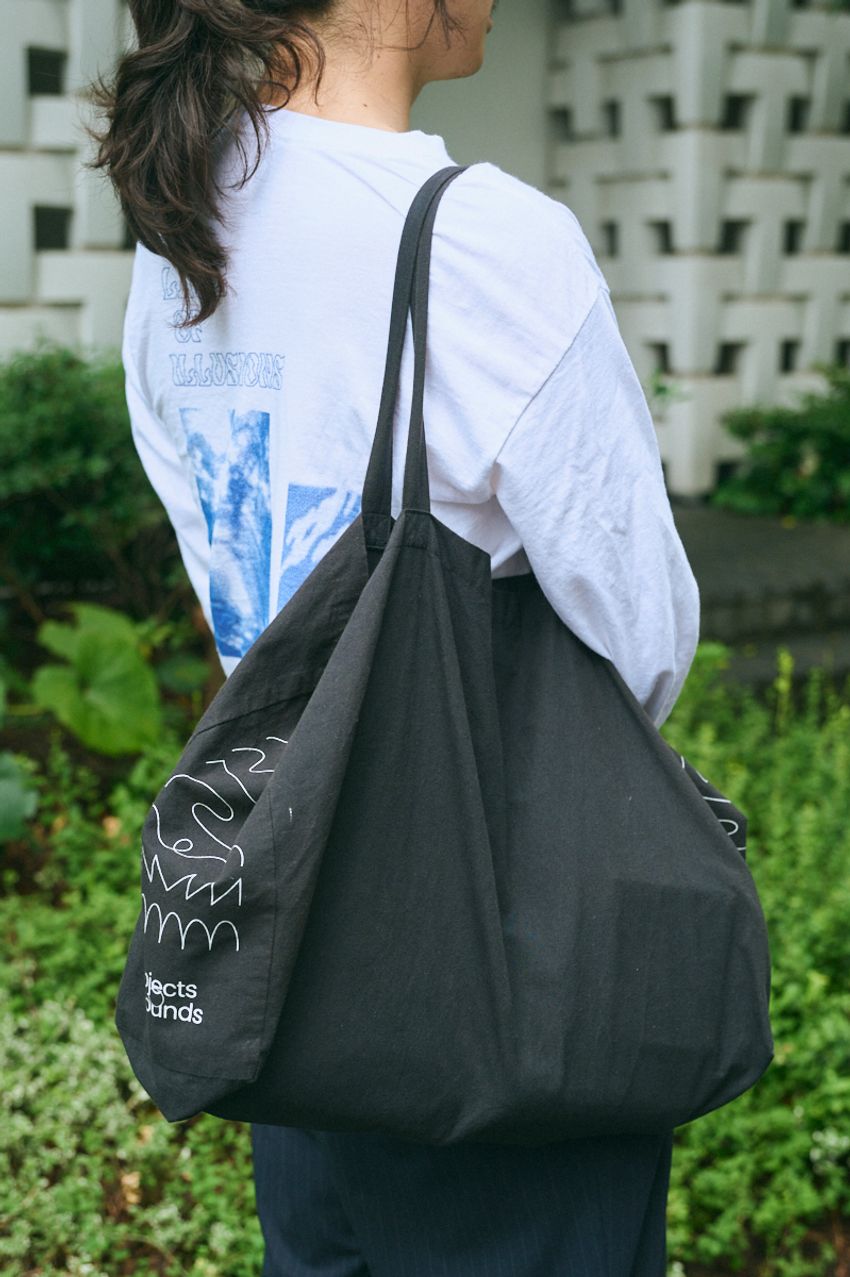 「ロンTをサラッと着る」なら“小物使い”がキモ！ キャップ、腕時計、バッグの合わせ方に注目 - 9枚目の画像