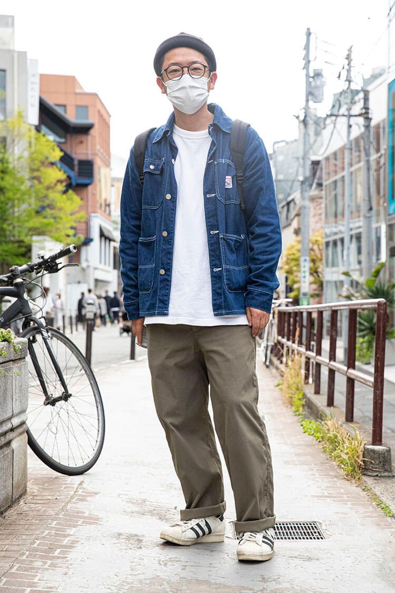 清潔感重視の大人アメカジには、やはりインナー白Tが正解か 小林将之