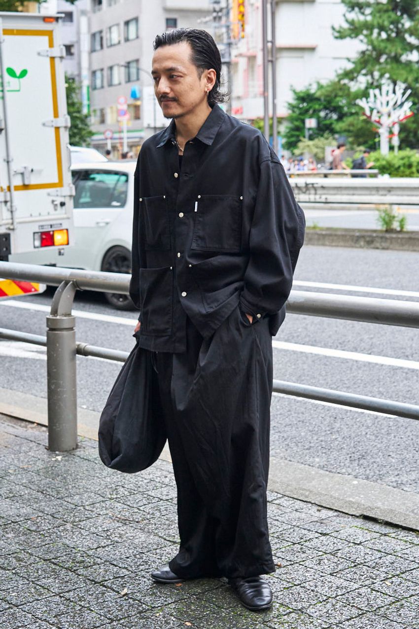 「黒」を羽織った洒落者5人の“無難にならない”着こなし。そのポイントを徹底解説！ - 2枚目の画像