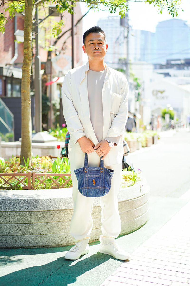 オールホワイトを爽やかさ据え置きでぼやけさせないグレーインナー 小野 創