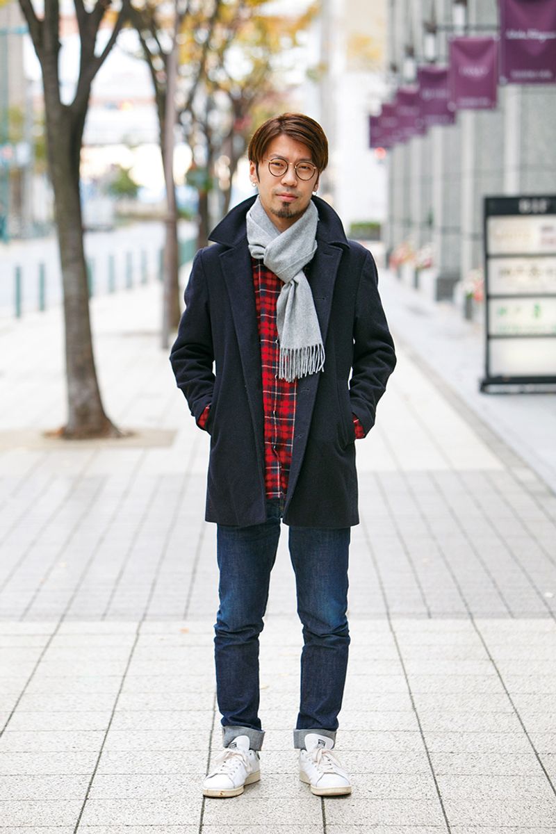 コートとマフラーでインナーの柄の面積を控えめに 宮武 真也