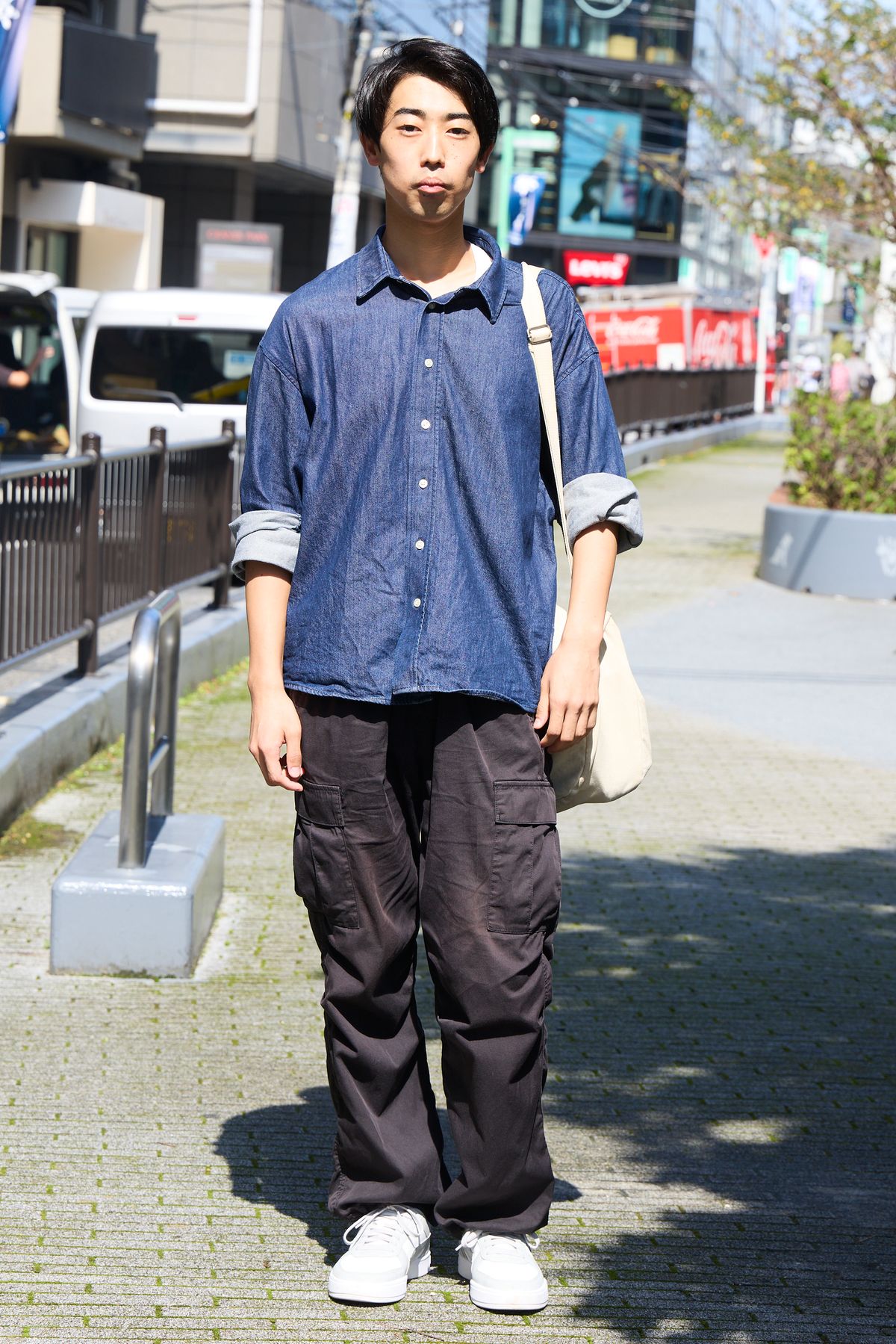 シャツ ザラ  パンツ 不明  バッグ マンハッタンポーテージ  シューズ プーマ