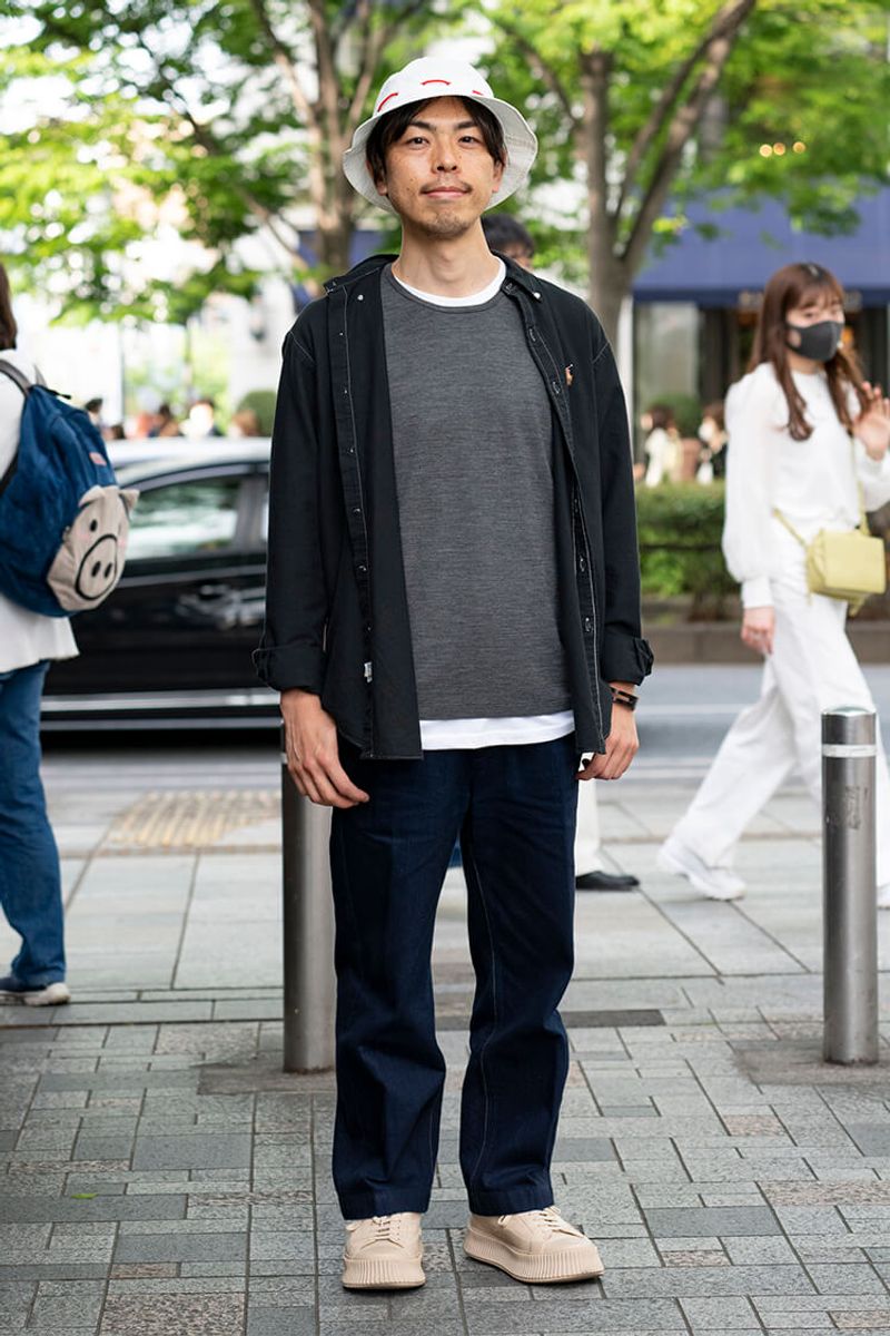 サラッと羽織れる薄手ジャケットは、春のいい大人の味方である 大久保拓真