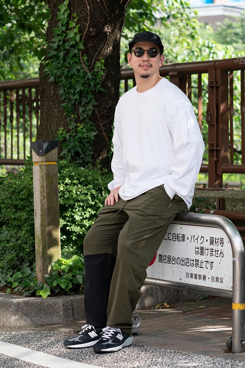 シンプルスタイルと見せかけて…… おっと目を引くパンツの切り替え 山崎寛大