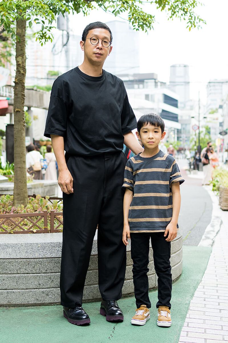 ルーズフィットな上下の合わせは、折り目正しくTシャツインで 押山雄平