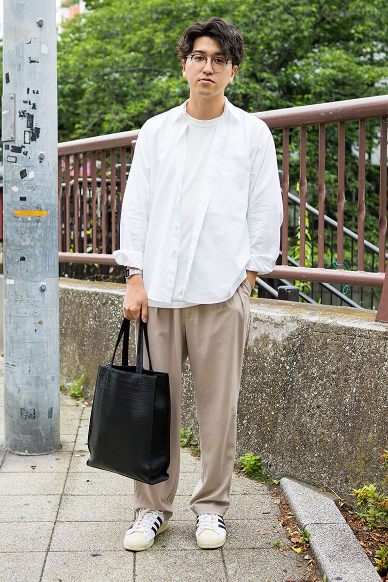 爽やかにキメるなら、白シャツ×白Tで万事解決 遠藤卓