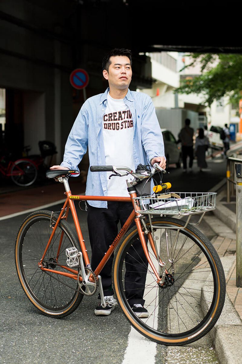 ユルめに羽織るラルフのシャツで、若々しく、今っぽく 保泉仁紀