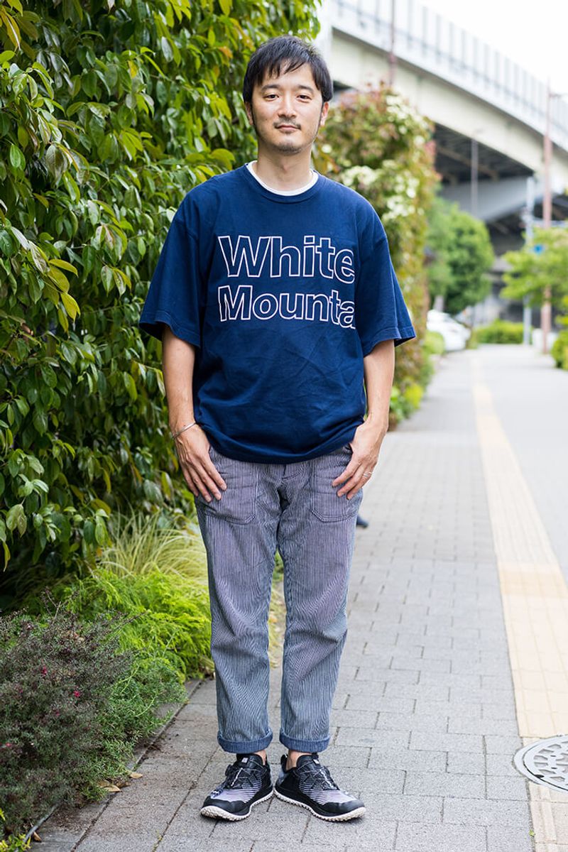 シンプルなネイビー×グレーの胸元に一点投入 先崎圭一