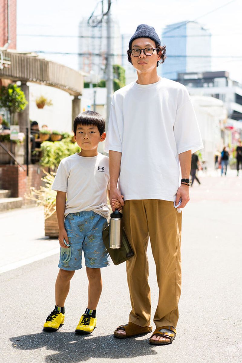 親しみ深い“ユニクロ”コーデも、小物使いでいい味に 江頭辰博