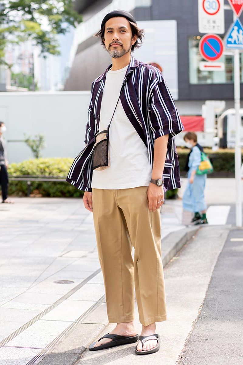 幅広・肩落ち・袖太め。夏にサラッと着流すシャツの3大条件 山崎順平