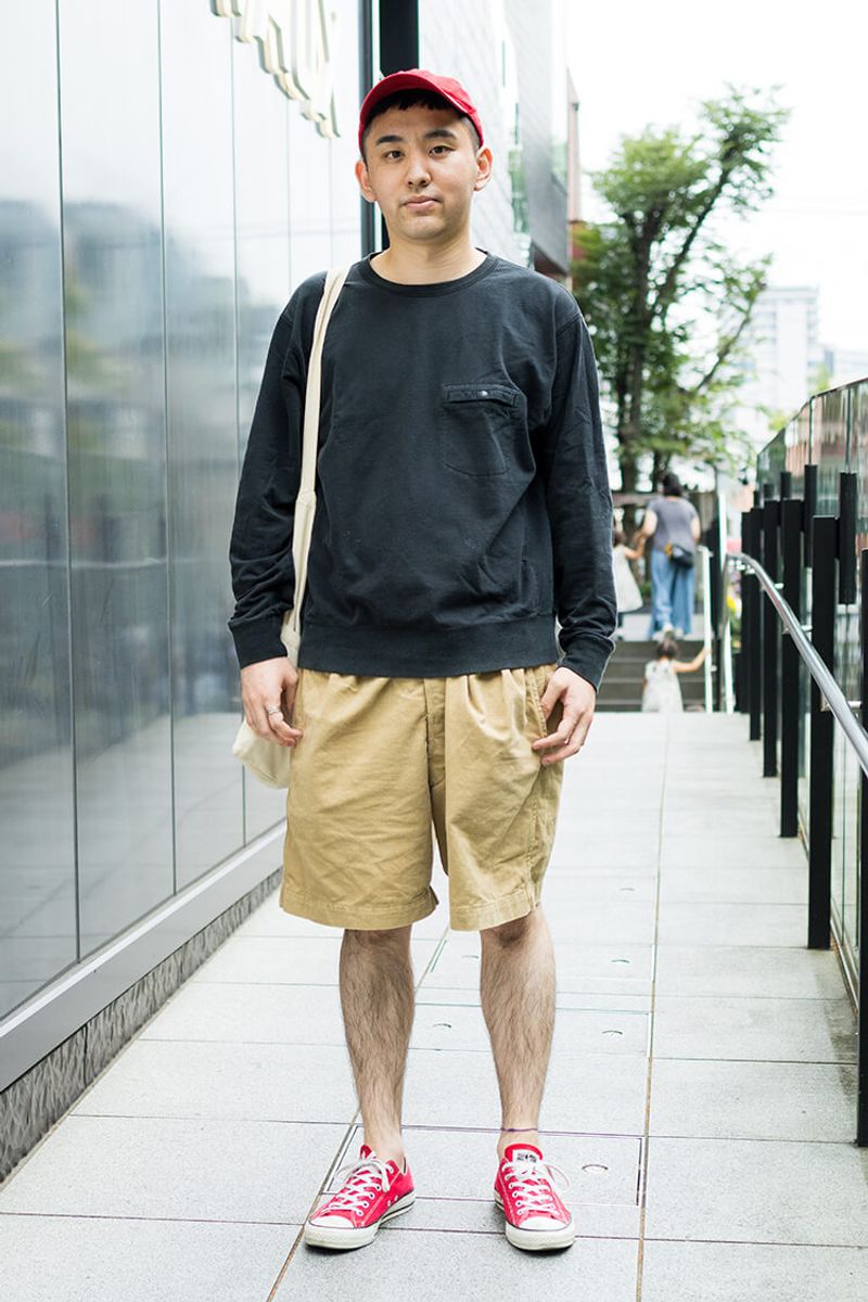 シンプルコーデのファッション熱をちょい上げするハズしの赤 吉村竜太郎